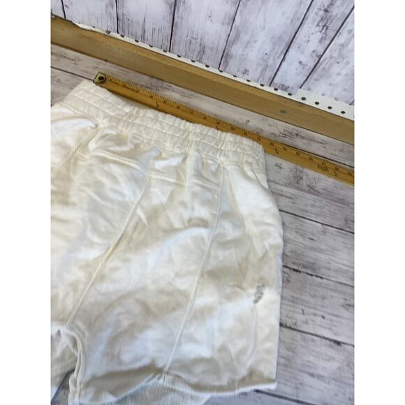 Free People Movement linen-blend pull-on shorts in white. size - S W25 - Picture 4 of 4